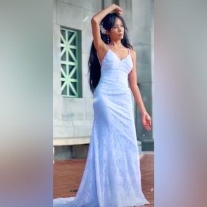 White lace sleeveless wedding gown.